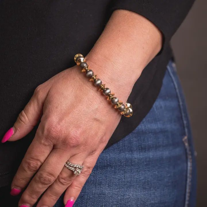 Faux Navajo Pearl and Burnished Gold Disc Alternating Beaded Stretch Bracelet