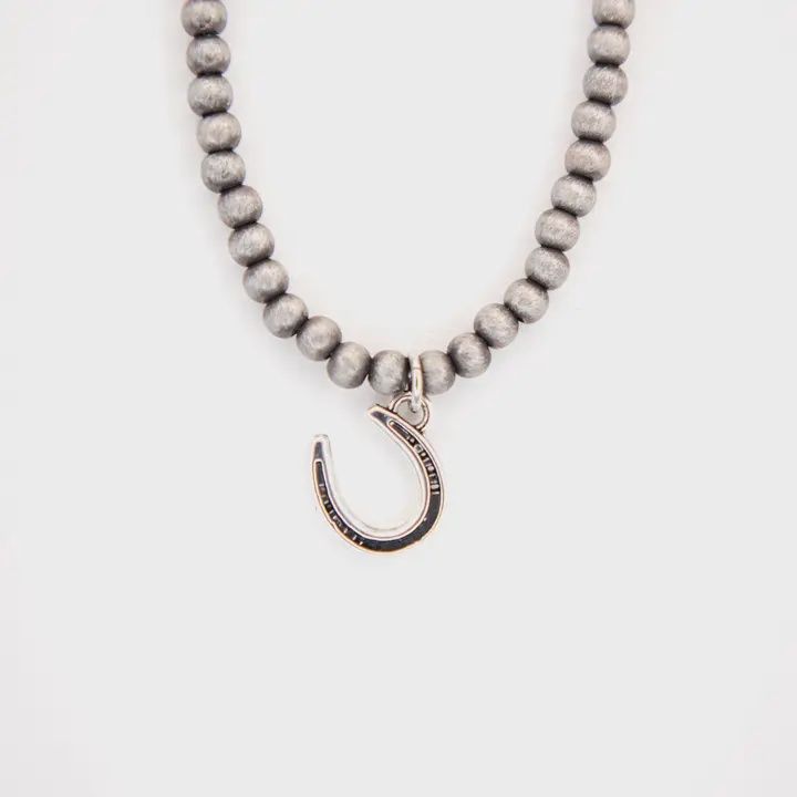 18" Faux Navajo Pearl Beaded Necklace with Burnished Silver Horseshoe Charm