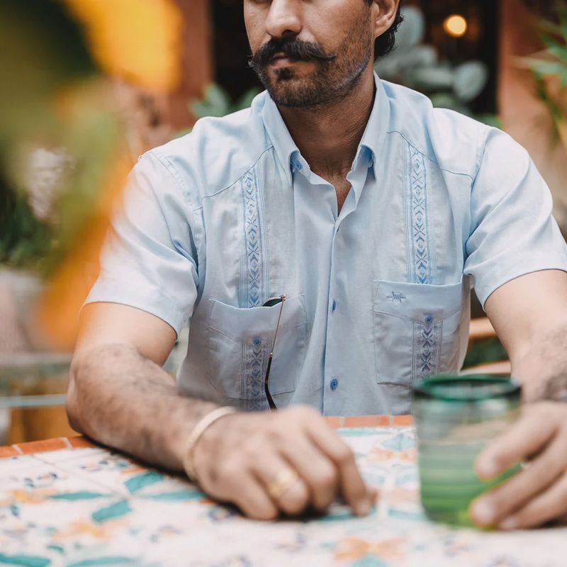 Tejas Guayabera-Benavides