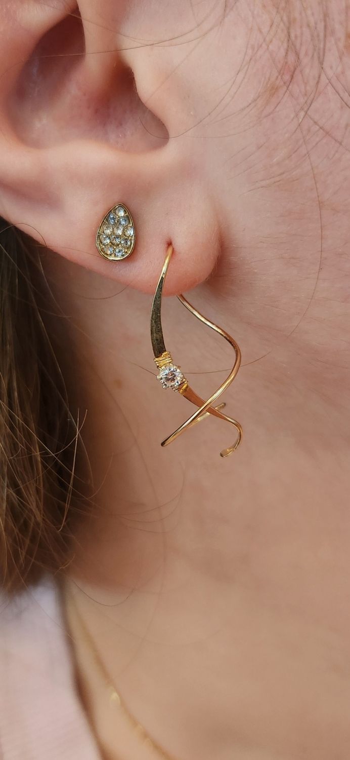 Single Diamond Gold Swirl Earring