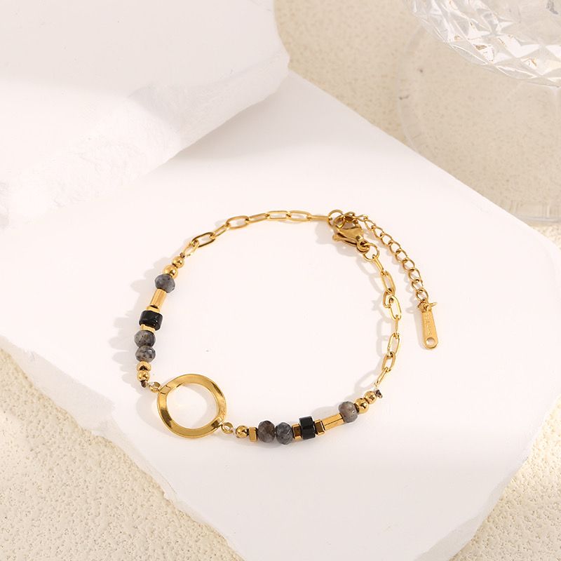 Armband met golvende ring en zwarte stenen