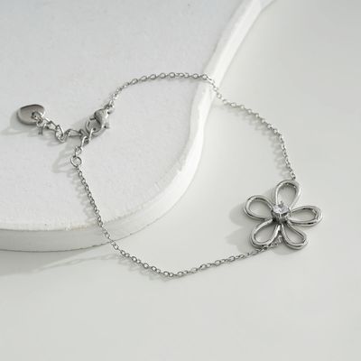 Zilverkleurige armband met bloem en Zirkonia