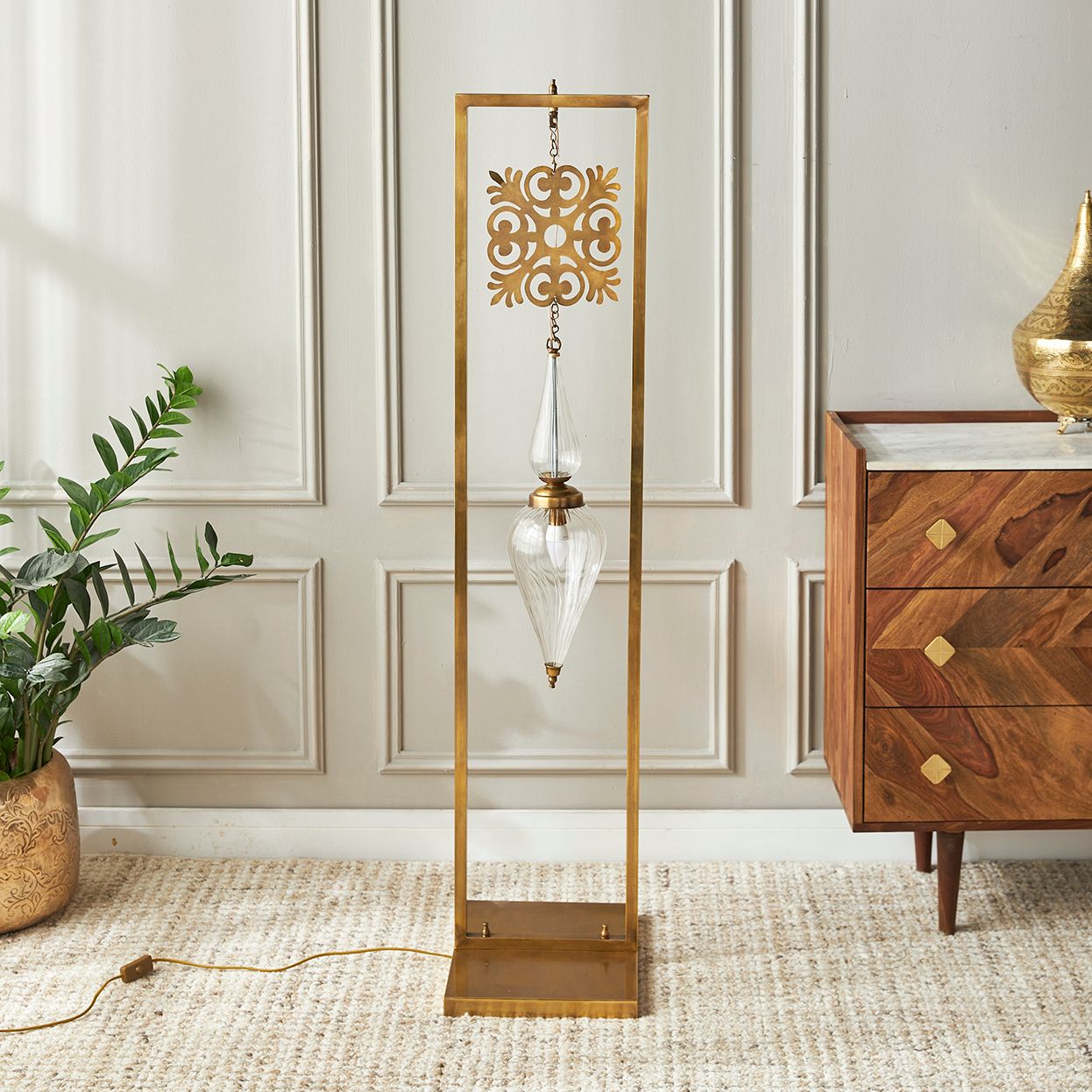 Brass Stand Lampadier