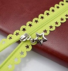 Yellow Green Star Lace Zip - 25 cm