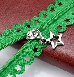 Green Star Lace Zip - 25 cm