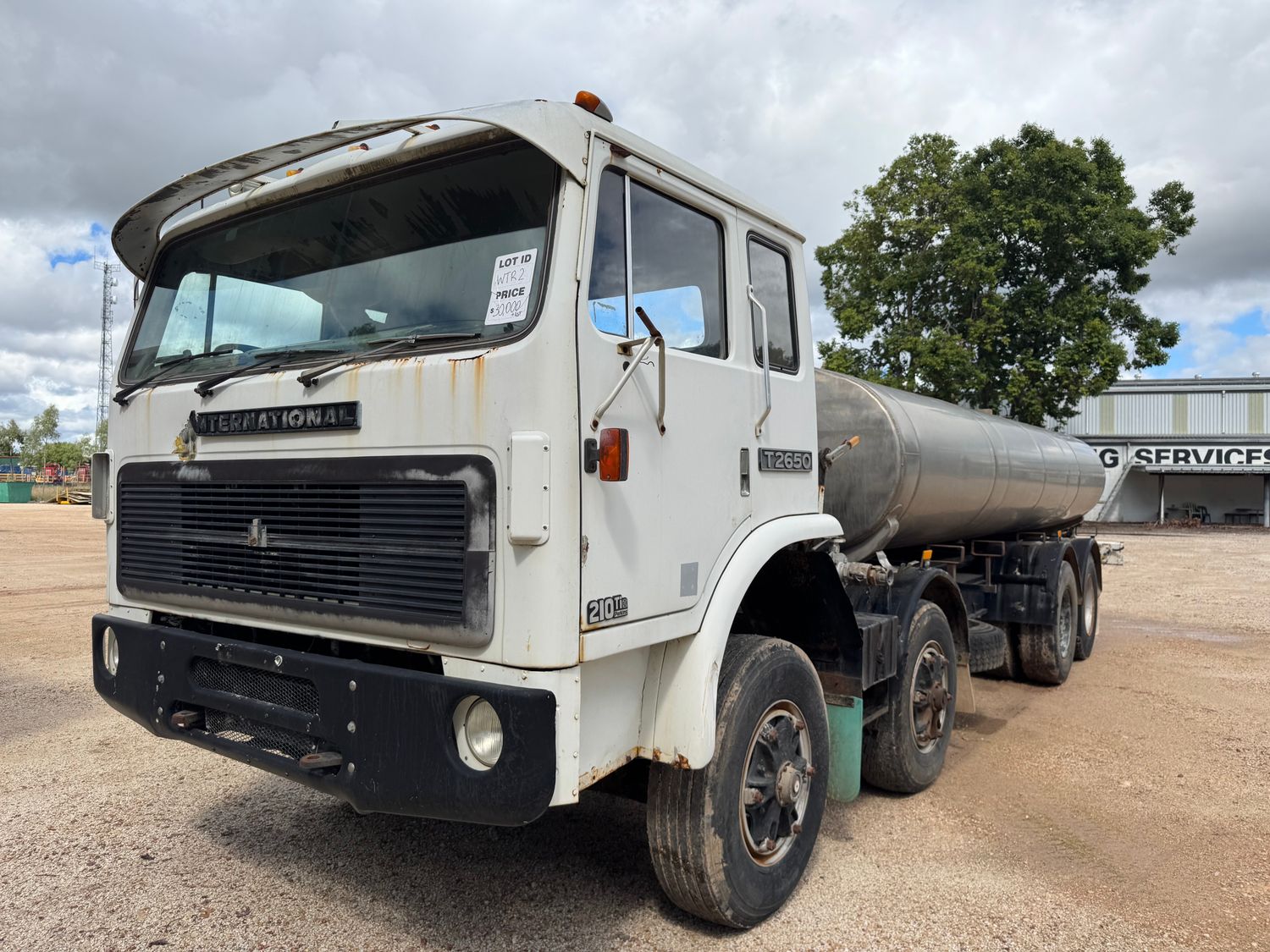 1985 International T2650 8x4 Water Truck 1985 International T2650 8x4 Water Truck