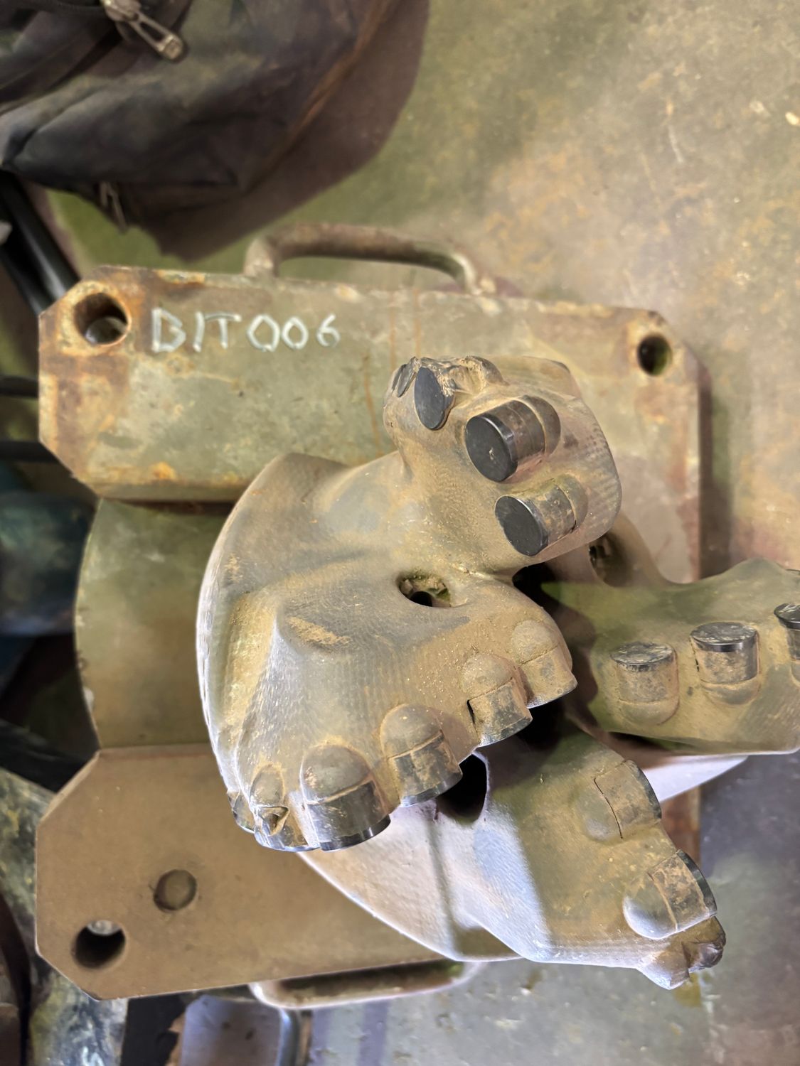 8 1/2" - 4 wing PDC Bit