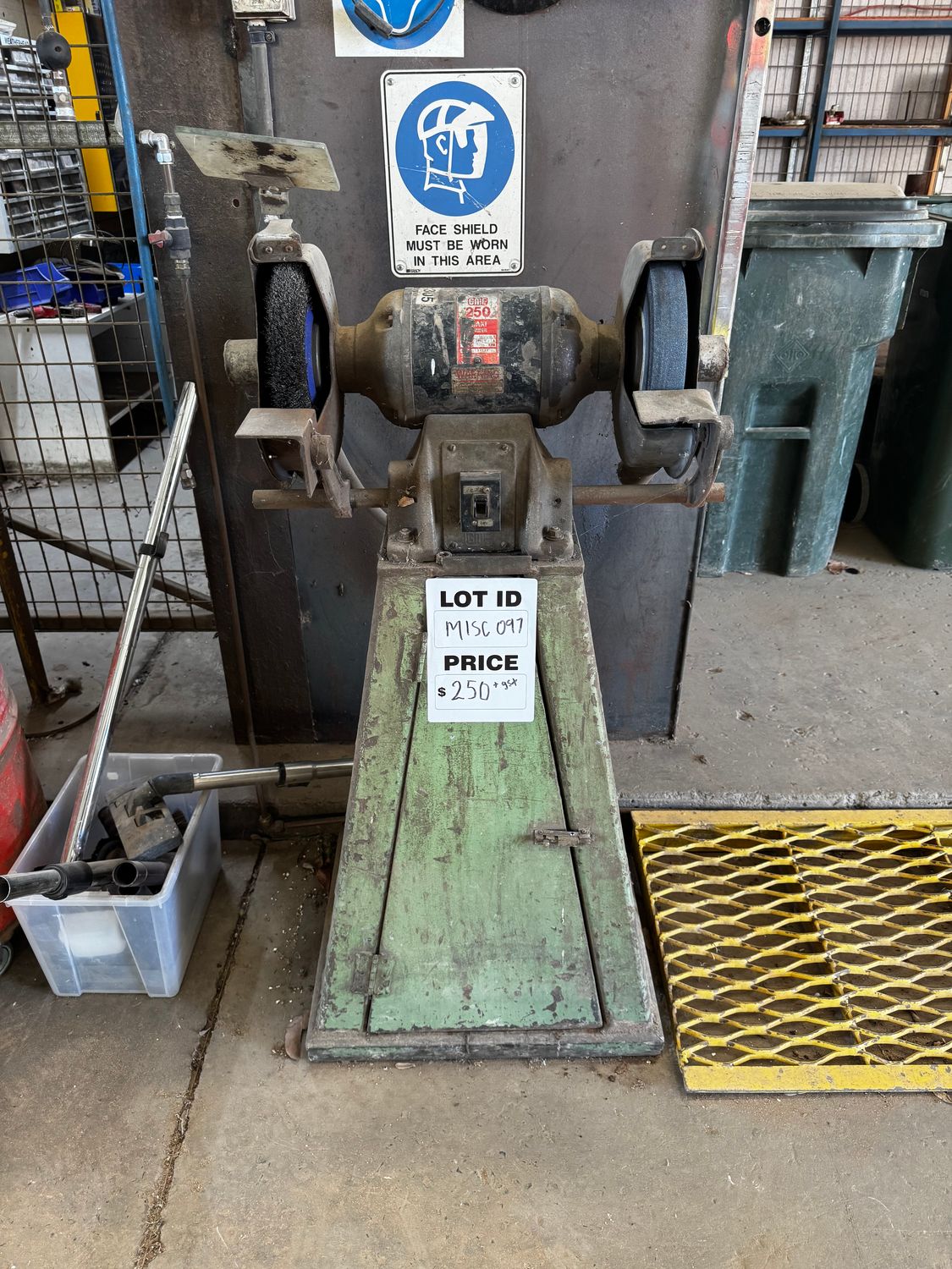 Pedestal Grinder 415v