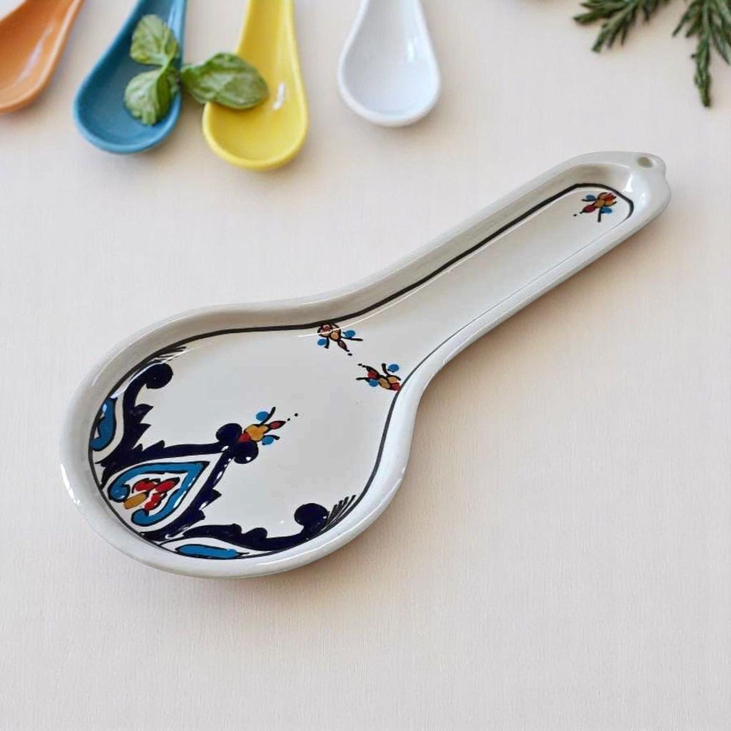 POGGIAMESTOLO IN CERAMICA MODELLO LARA