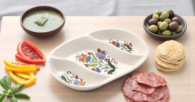 Antipastiera Ovale in Ceramica Artigianale, Modello Flores - 3 Scomparti, Ø 28 cm, Dipinta a Mano Antipastiera Ovale in Ceramica Artigianale, Modello Flores - 3 Scomparti, Ø 28 cm, Dipinta a Mano