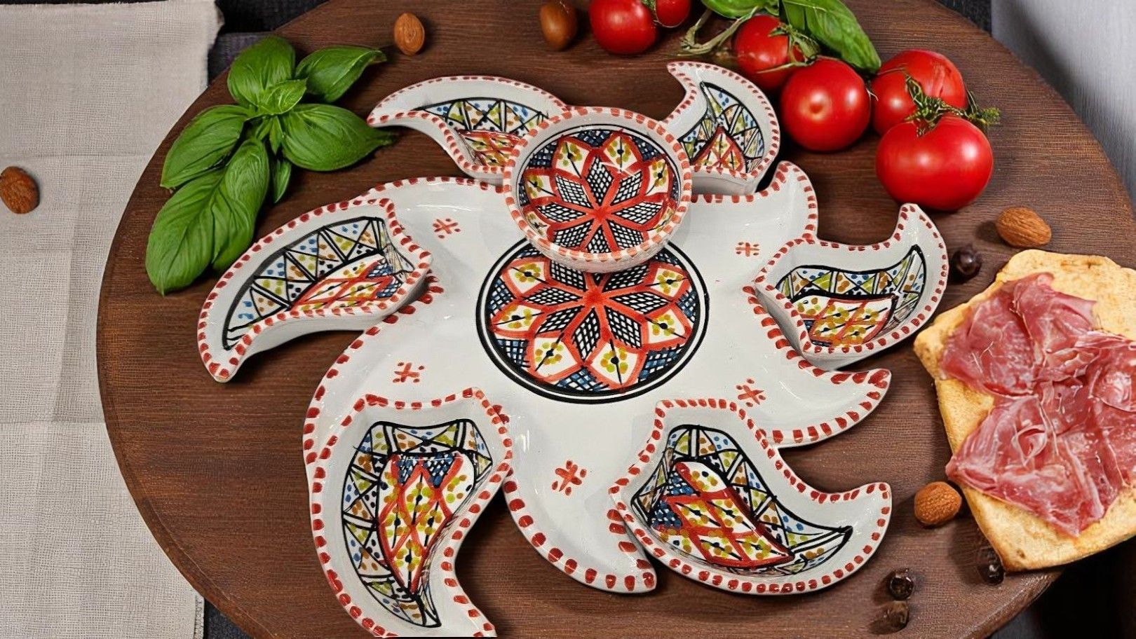 Antipastiera a stella in ceramica colore rosso