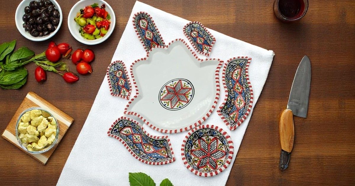 Antipastiera Mano di Fatima in ceramica colore rosso