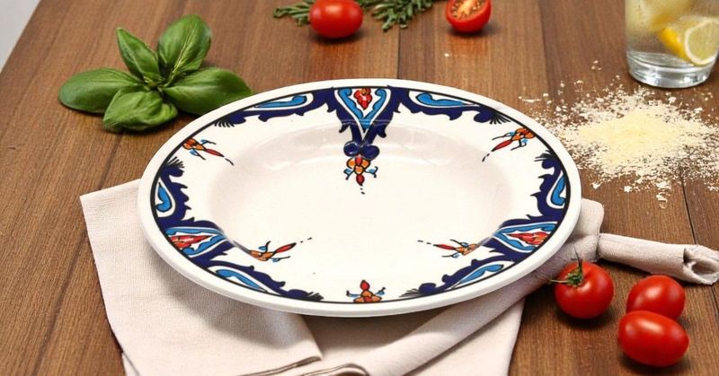 PIATTO FONDO MODELLO - LARA 24 CM