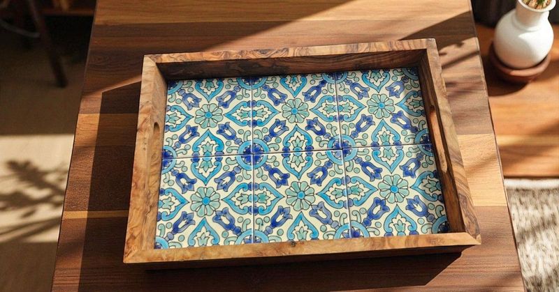 VASSOIO SIDI BOU - IN LEGNO D'ULIVO CON PIASTRELLE IN CERAMICA