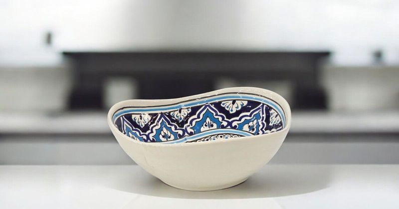 Insalatiera Artigianale in Ceramica "Azzurra" - Dipinta a Mano, Forma Carciofo Ø 30 cm