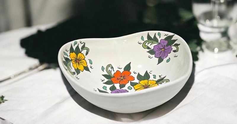 Insalatiera Artigianale in Ceramica "Floralis" - Dipinta a Mano, Forma Carciofo Ø 30 cm