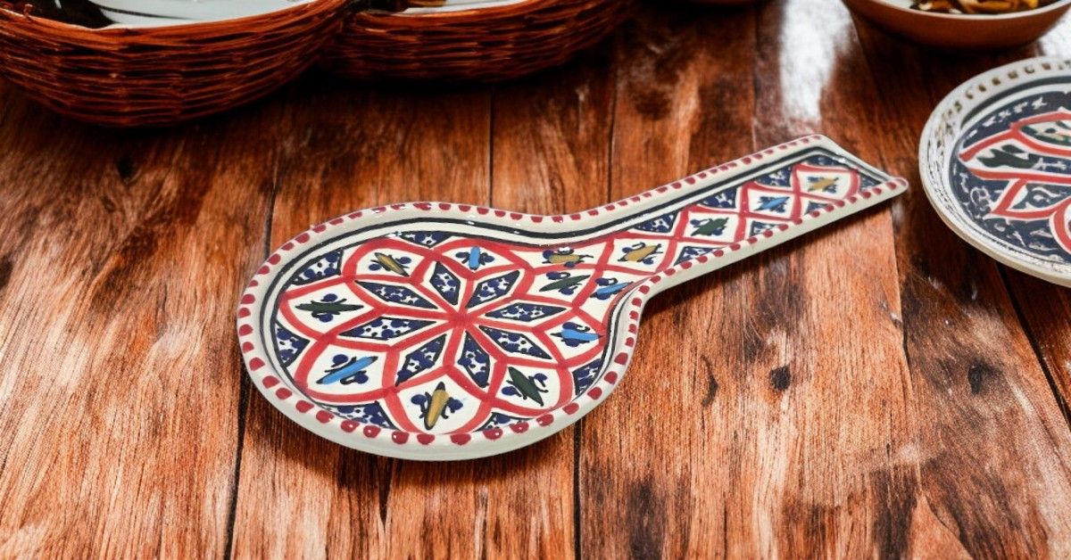 Poggiamestolo in Ceramica Artigianale - Motivo Arabesque Rosso