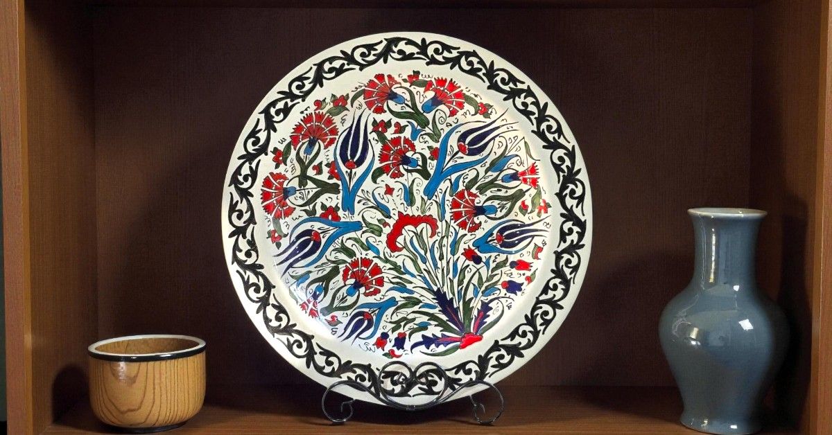 Piatto Decorativo in Ceramica Artigianale, Dipinto a Mano - 