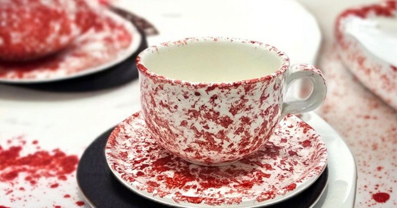 Set Tazza e Piattino Artigianale "Schizzi Rosso" in Ceramica