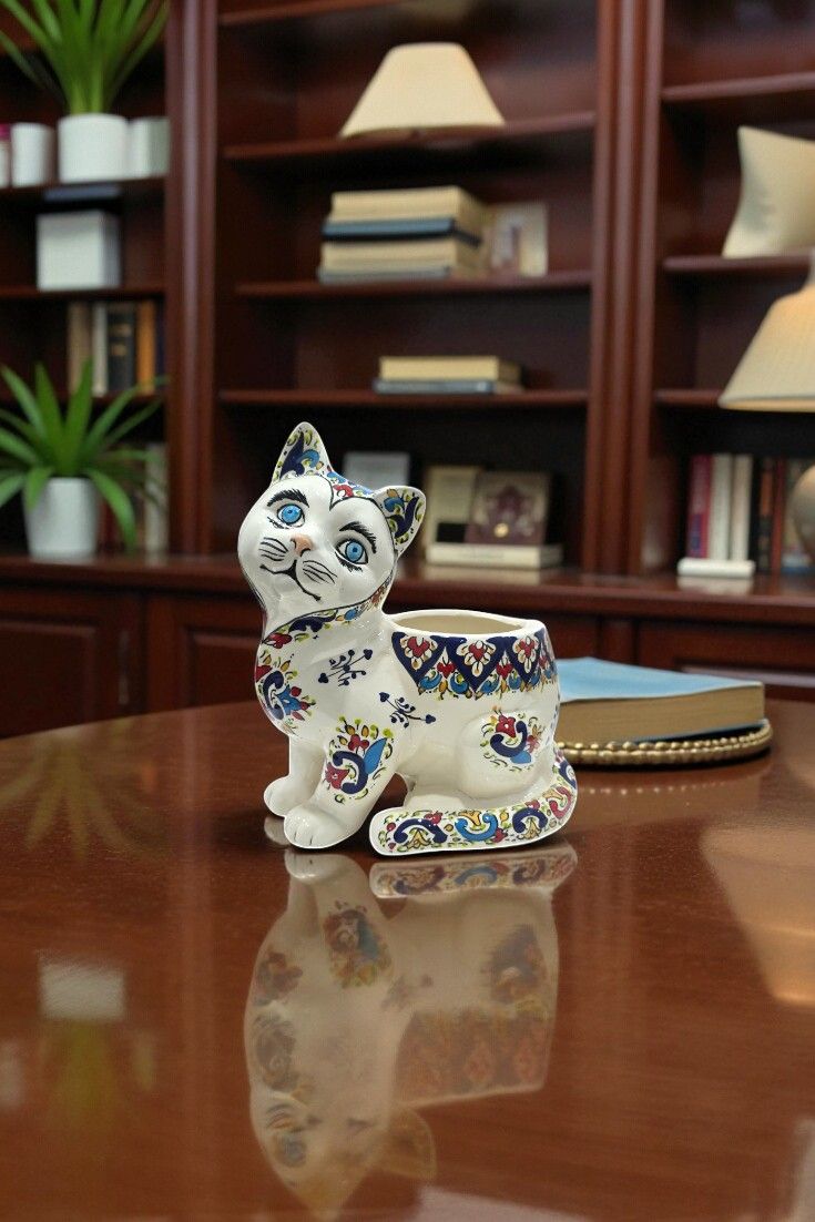 Vaso in Ceramica a Forma di Gatto Multicolore, Dipinto a Mano – 