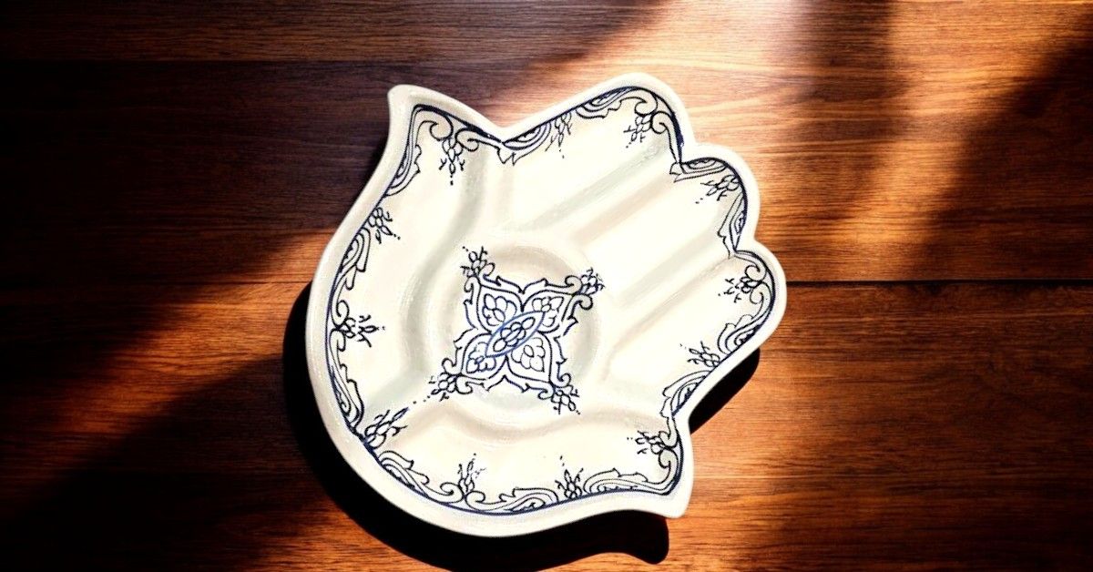 Antipastiera Artigianale in Ceramica Bianca, Design Blue and White, 