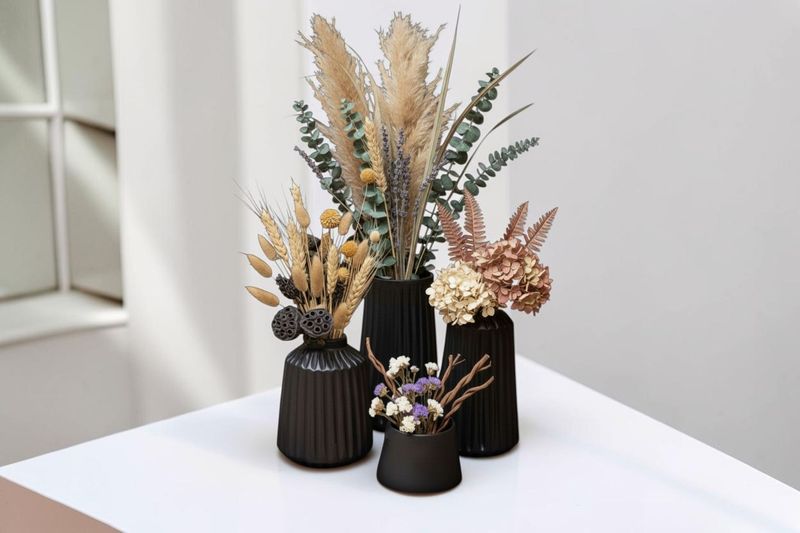 Set di 4 Vasi Decorativi Neri in Ceramica Artigianale - Design Minimalista