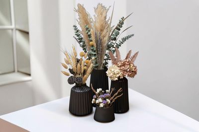 Set di 4 Vasi Decorativi Neri in Ceramica Artigianale - Design Minimalista