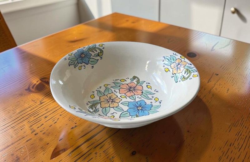 Insalatiera Artigianale "Zinguia Flowers Pastello" in Ceramica Dipinta a Mano - Ø 30 cm