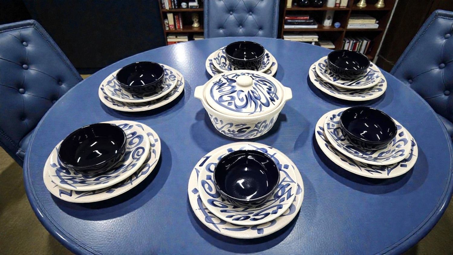 Servizio da Tavola Artigianale "Arabica Blu" in Ceramica di Argilla Rossa - 20 Pezzi