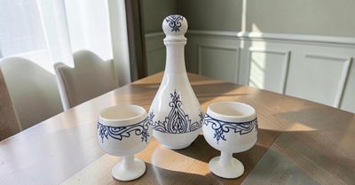 Set da Vino in Ceramica Set da Vino in Ceramica "Blueandwhite" - Bottiglia e 2 Calici Artigianali