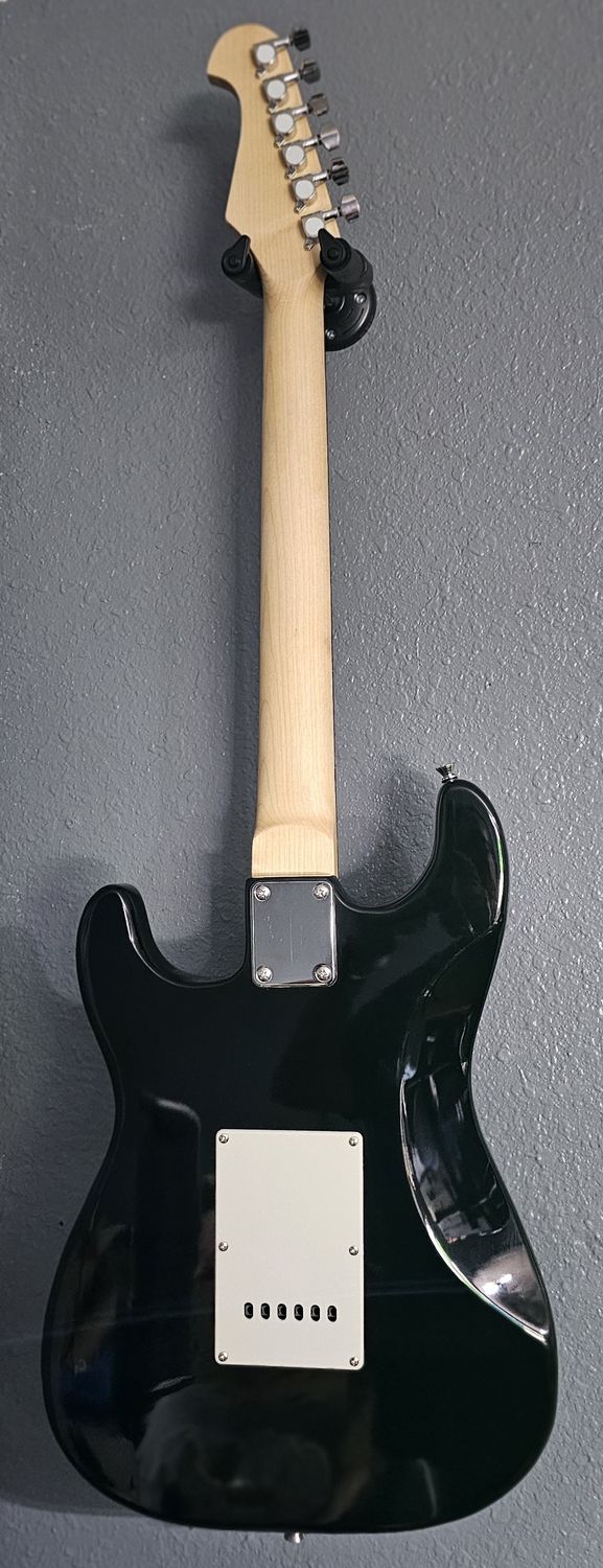 ​Indio Cali Classic Electric Guitar is a full-size solid body guitar SSS STRAT STYLE