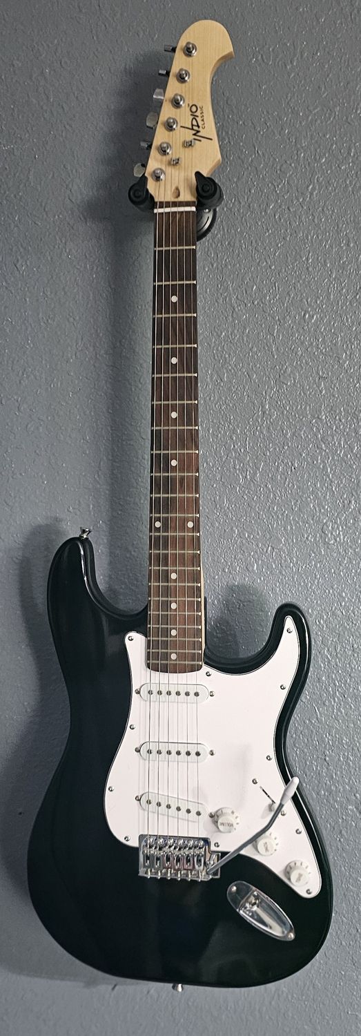 ​Indio Cali Classic Electric Guitar is a full-size solid body guitar SSS STRAT STYLE