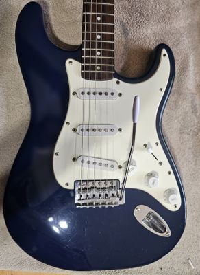 Squier Standard Stratocaster SSS