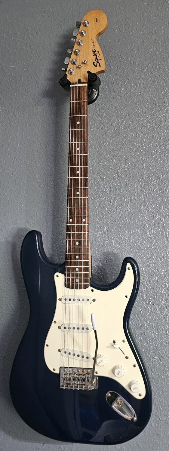 Squier Standard Stratocaster SSS