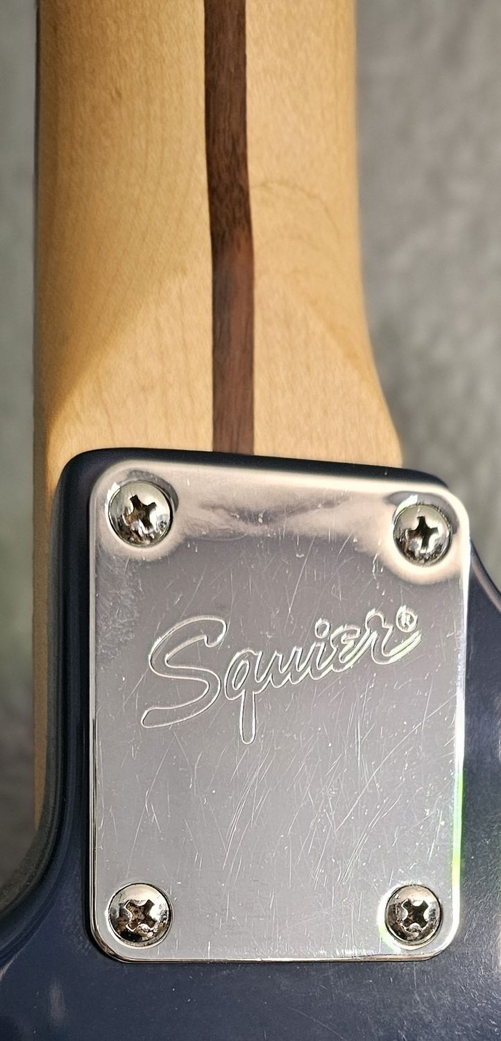 Squier Standard Stratocaster SSS