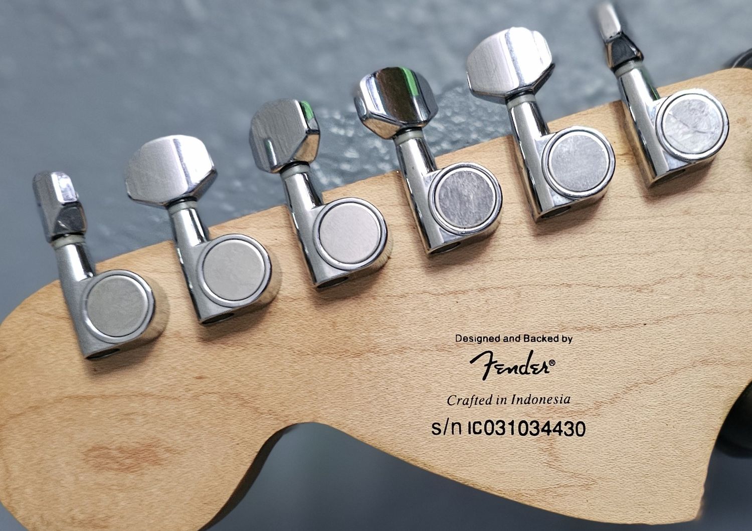 Squier Standard Stratocaster SSS