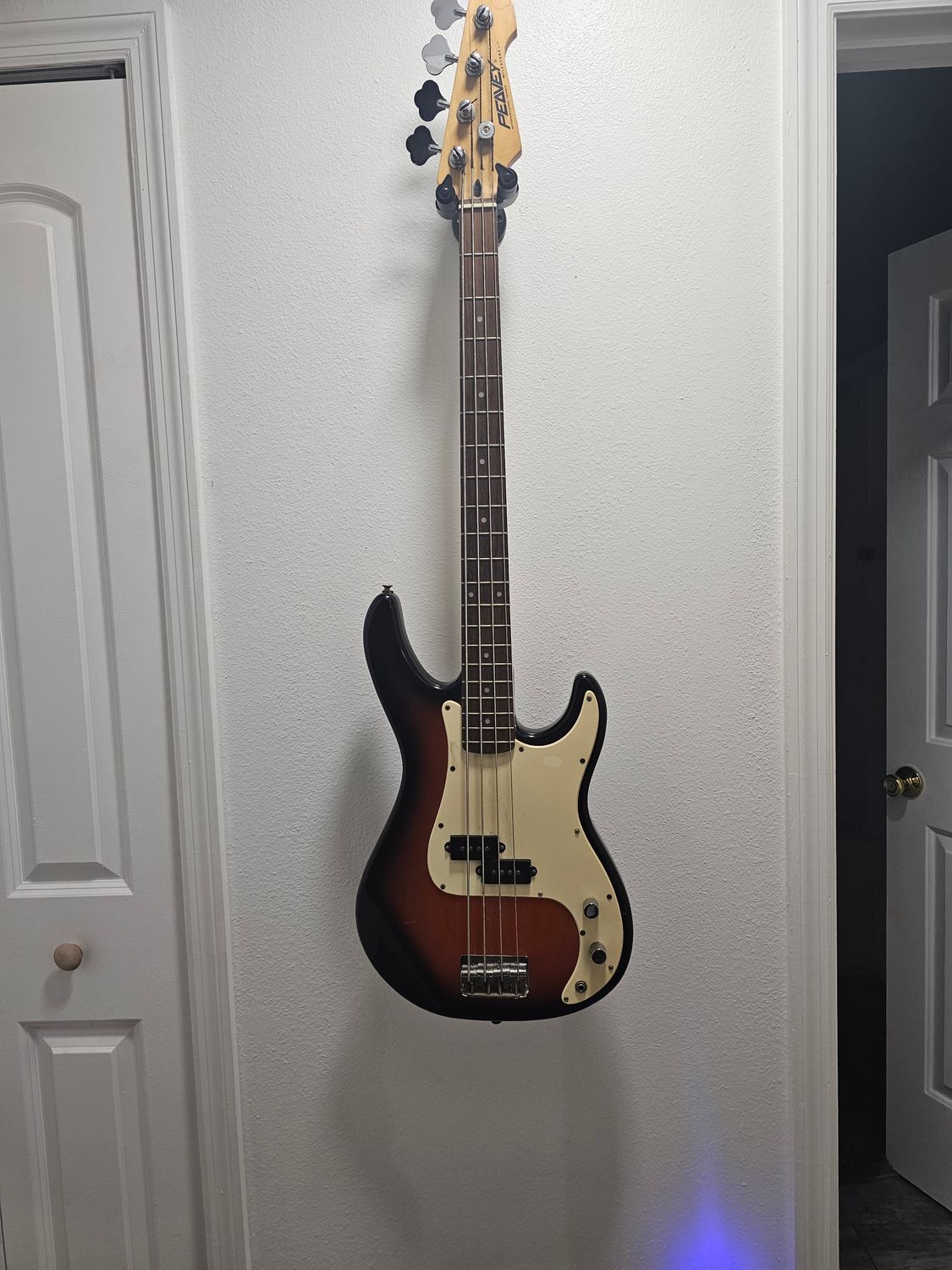 Peavey Milestone Vintage Burst 4 String Bass Guitar