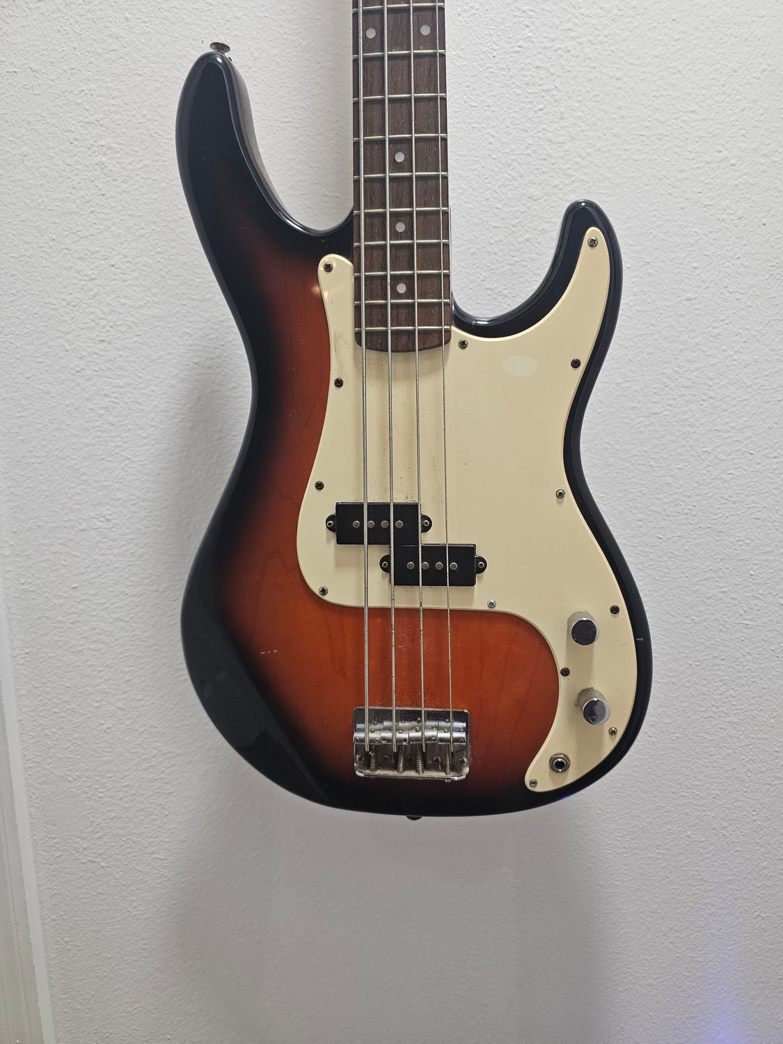 Peavey Milestone Vintage Burst 4 String Bass Guitar