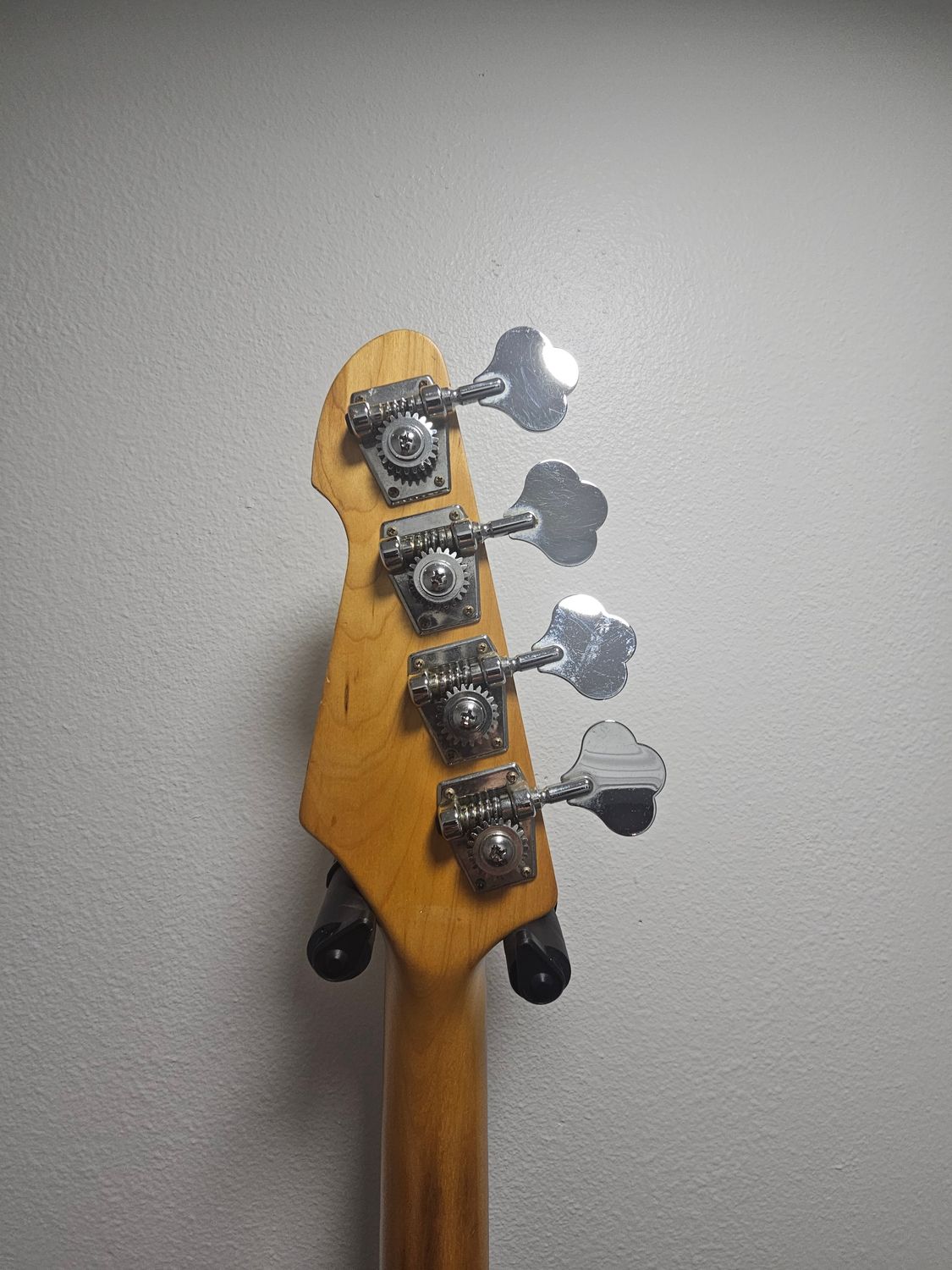 Peavey Milestone Vintage Burst 4 String Bass Guitar