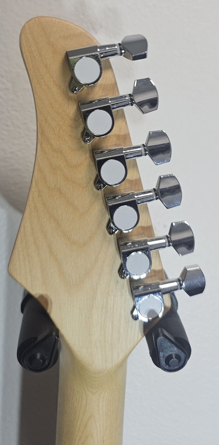 Beginner NO NAME strat NEW