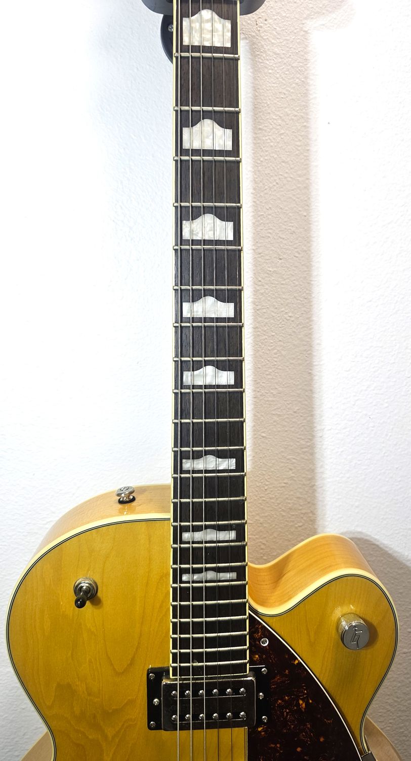 Gretsch G2420VLAME Hollowbody Village Amber The Gretsch hollowbody combines the past &amp; present for exceptional sound &amp; style. Featuring Broad&#39;Tron BT-3S humbuckers, push/pull knob,