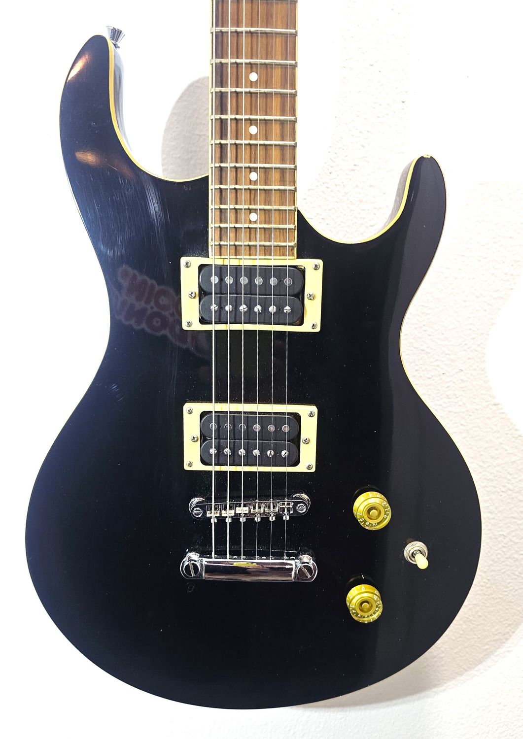 Silvertone SPN-5 Solid Body Electric Black Gloss W/Cream Binding