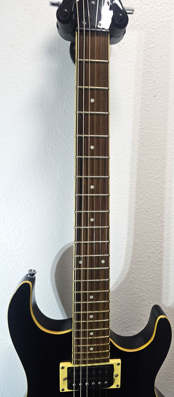 Silvertone SPN-5 Solid Body Electric Black Gloss W/Cream Binding