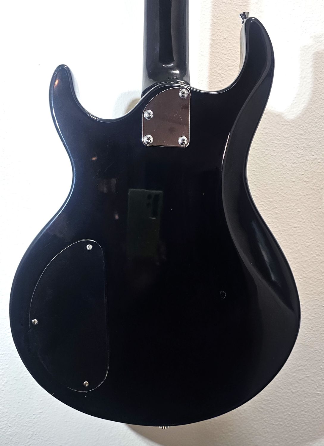 Silvertone SPN-5 Solid Body Electric Black Gloss W/Cream Binding