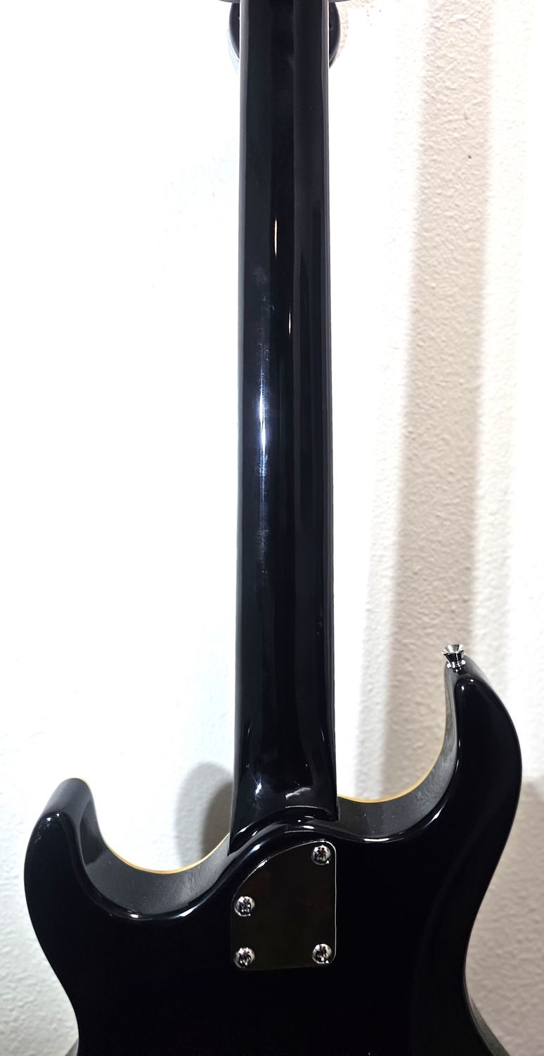 Silvertone SPN-5 Solid Body Electric Black Gloss W/Cream Binding