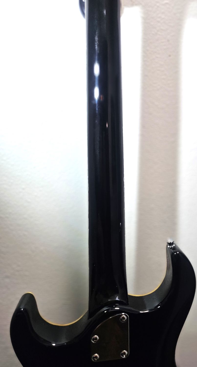 Silvertone SPN-5 Solid Body Electric Black Gloss W/Cream Binding