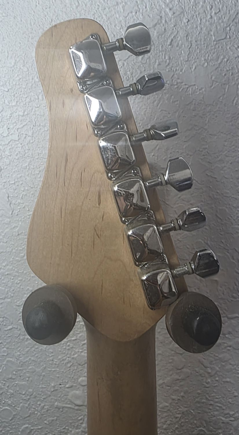 Behringer iAXE 393 Electric Guitar