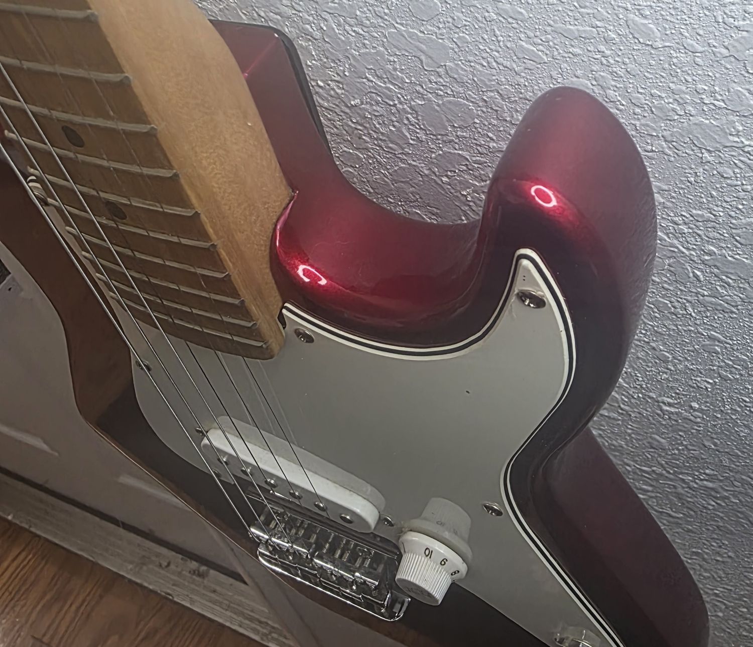 Harmony H80 Vintage 1990's Mini Strat Style Electric Guitar - Candy Apple Red