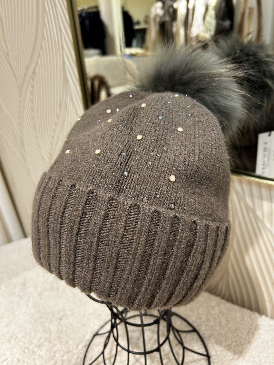 Muts met Ponpon - Kaki