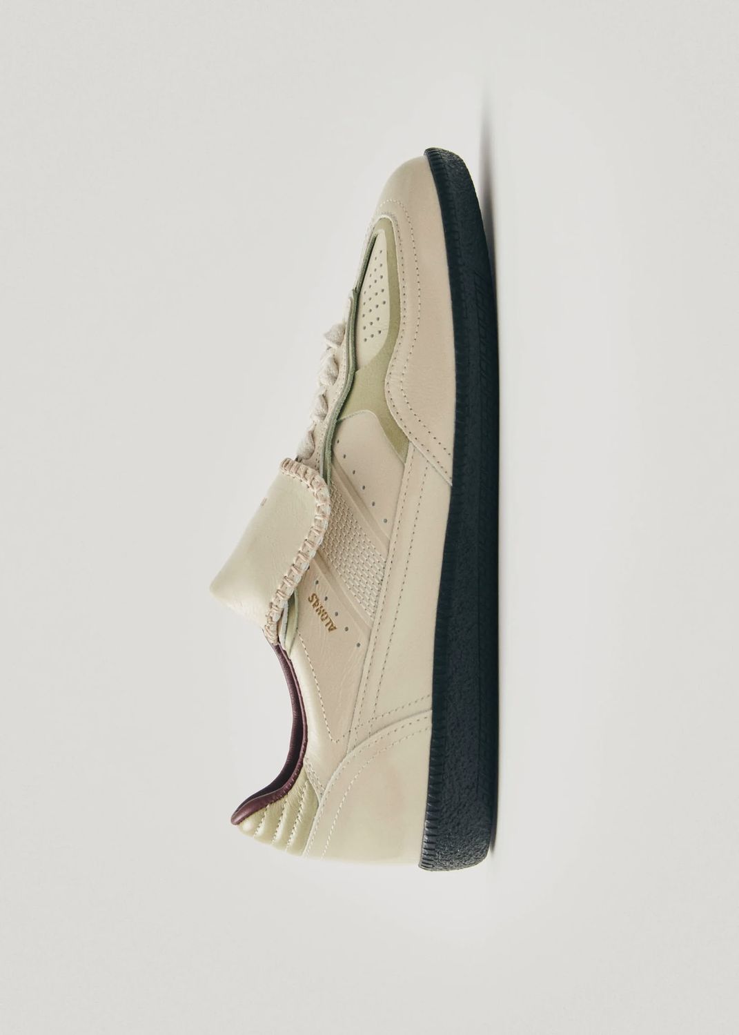 Club Onix Cream Leather Sneakers